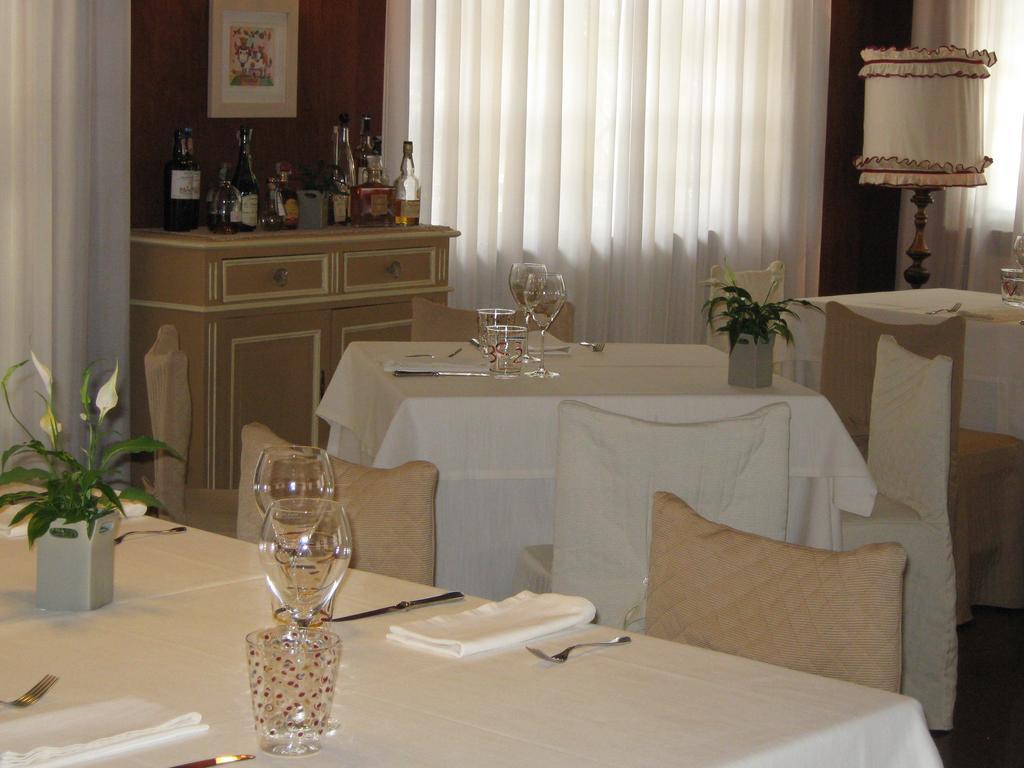 B&B Ristorante Del Monte Colleretto Giacosa Ngoại thất bức ảnh